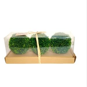 Artificial decorative foliage balls